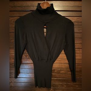 bebe Keyhole Turtleneck, size XS